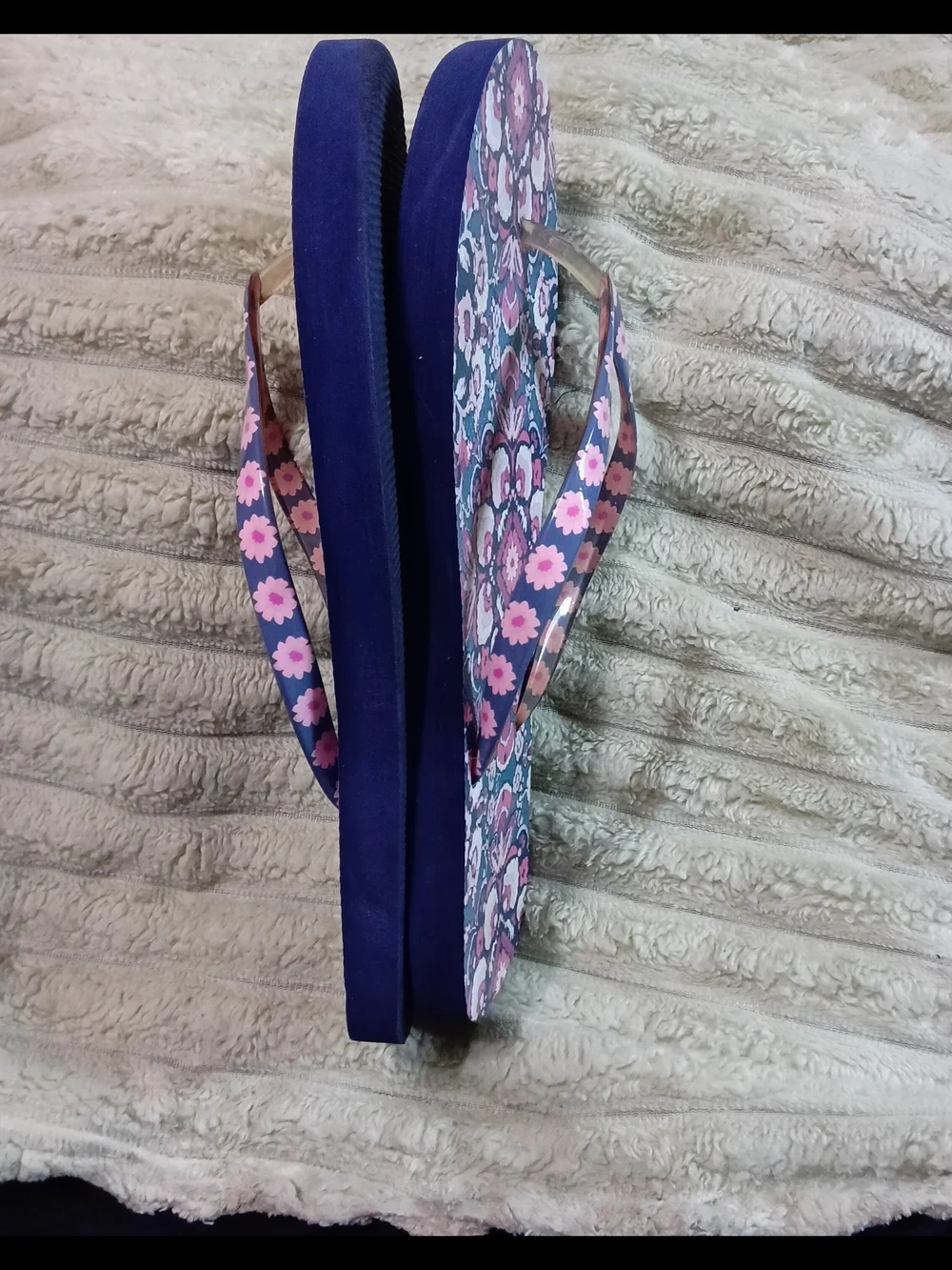 Vera Bradley Magenta Medallion Flip Flops - Sz. 9-9.5